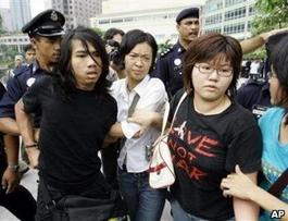Afbeelding: De Maleisische politie in aktie.